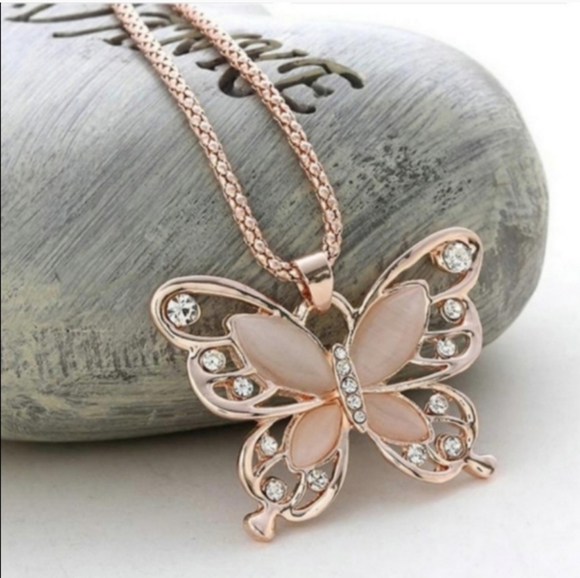 Jewelry - 🎀Beautiful Butterfly Opal Pendant Necklace
